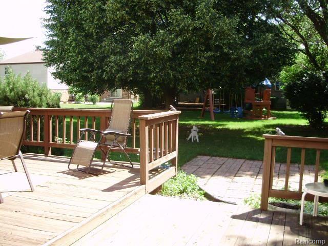 8526 Mannington Road Canton, MI 48187 - Photo 5 of 10 Yard
