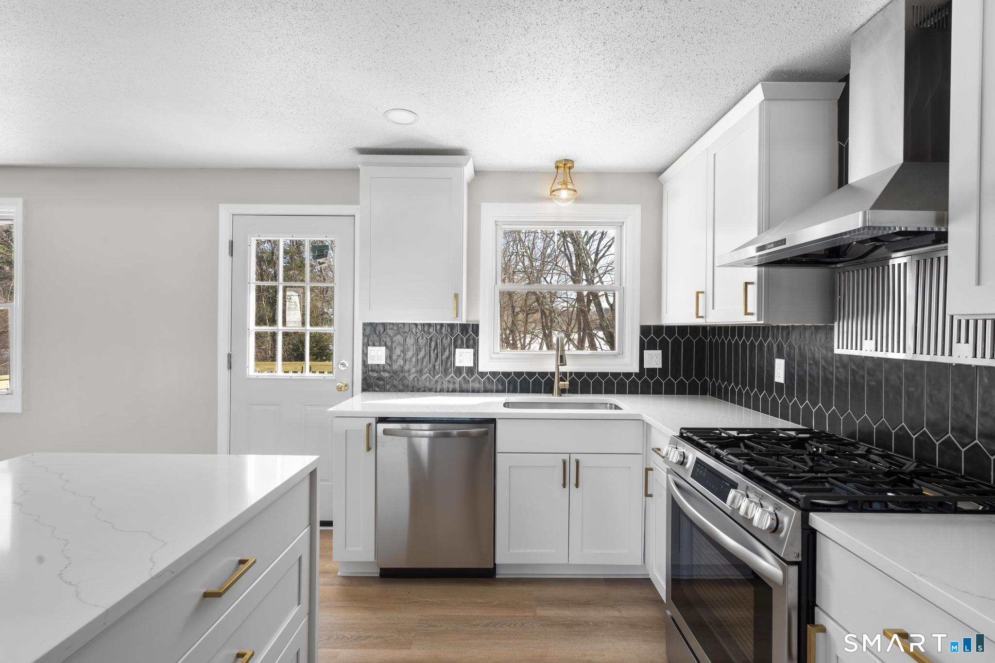 534 Rye Street South Windsor, CT 06074 - Photo 11 of 35