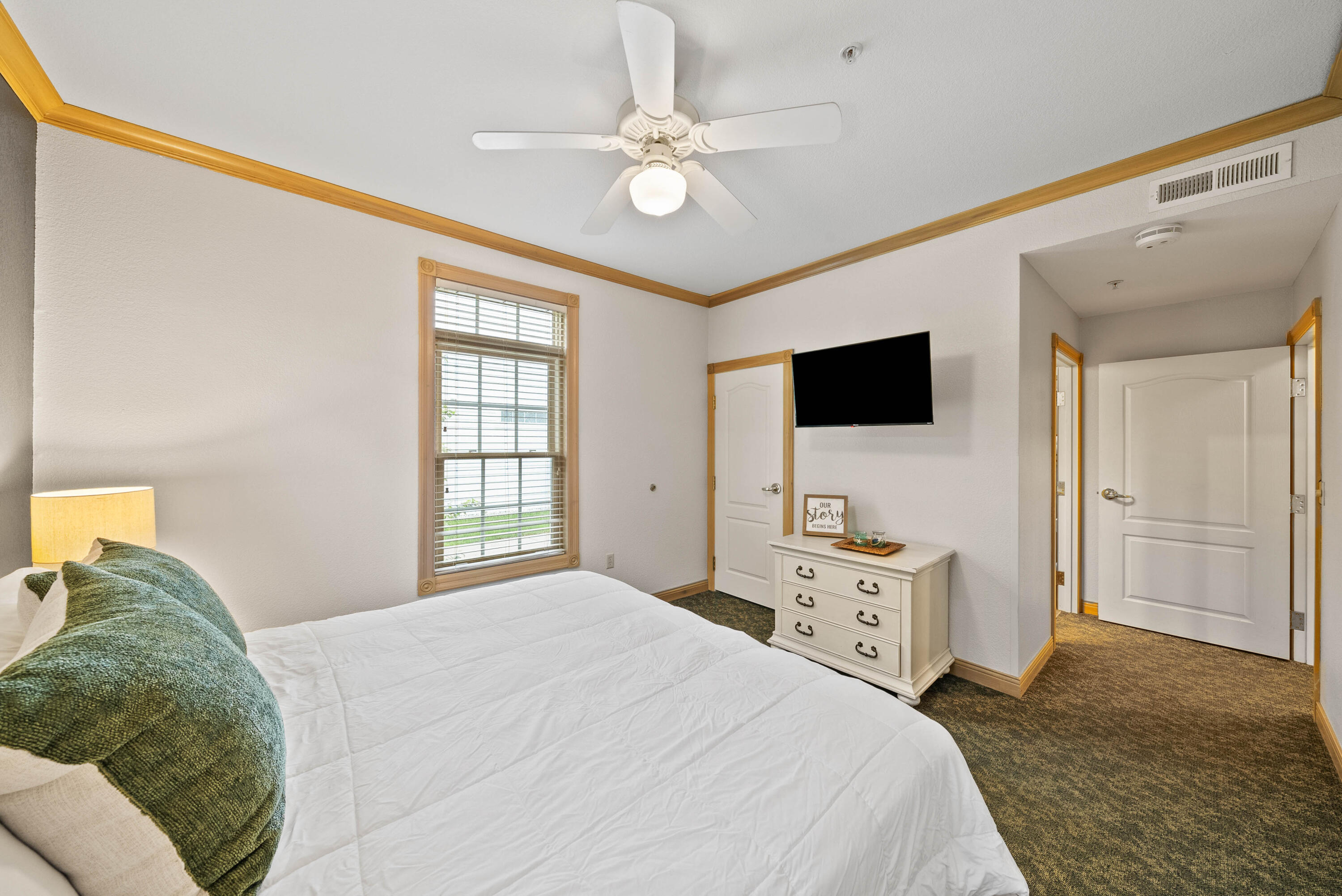 418 Beachfront Drive, Unit 7 Sheboygan, WI 53081 - Photo 14 of 25 Primary Bedroom