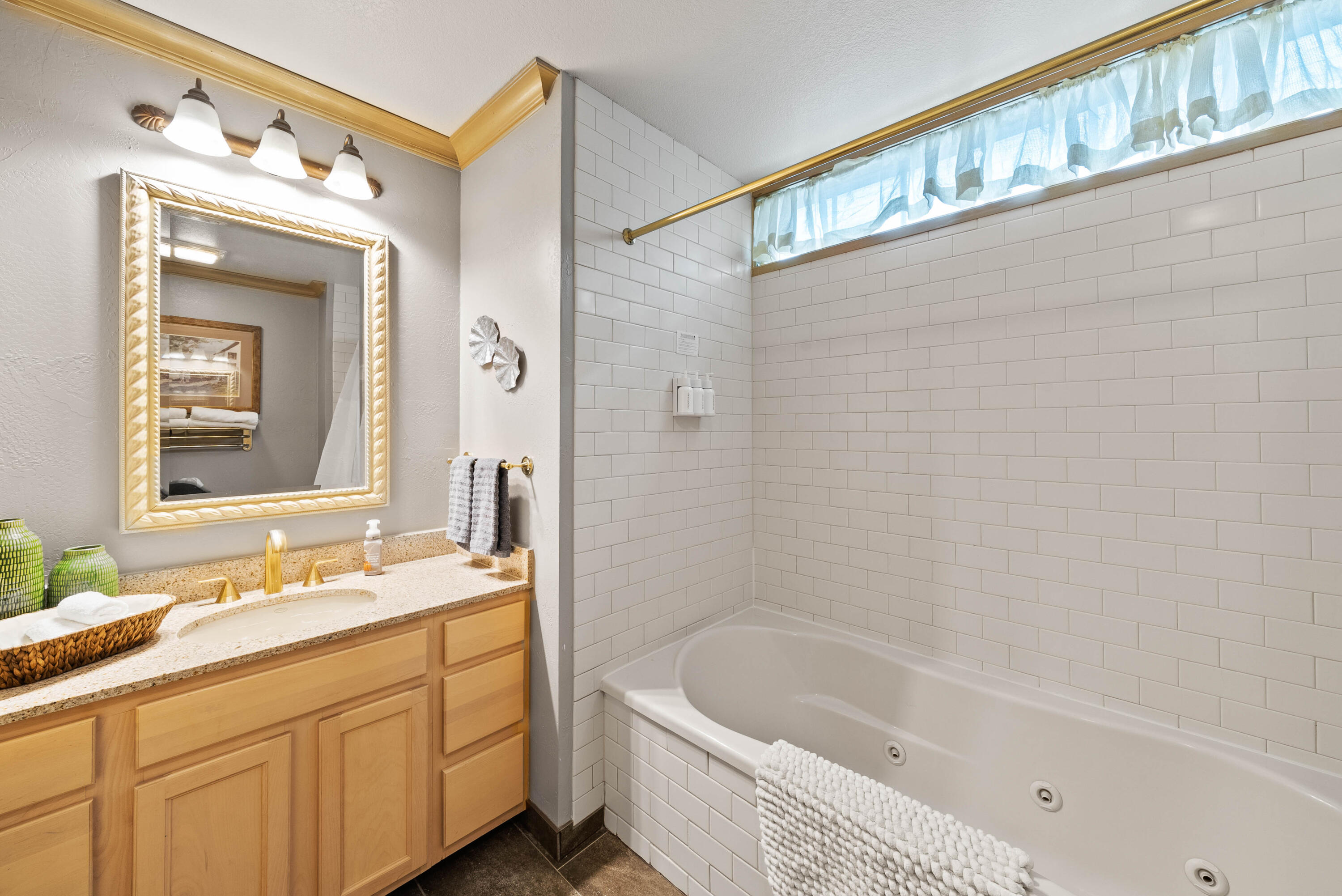 418 Beachfront Drive, Unit 7 Sheboygan, WI 53081 - Photo 18 of 25 Full Bath