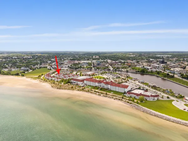 $449,900 | 418 Beachfront Drive, Unit 7, Sheboygan, WI 53081