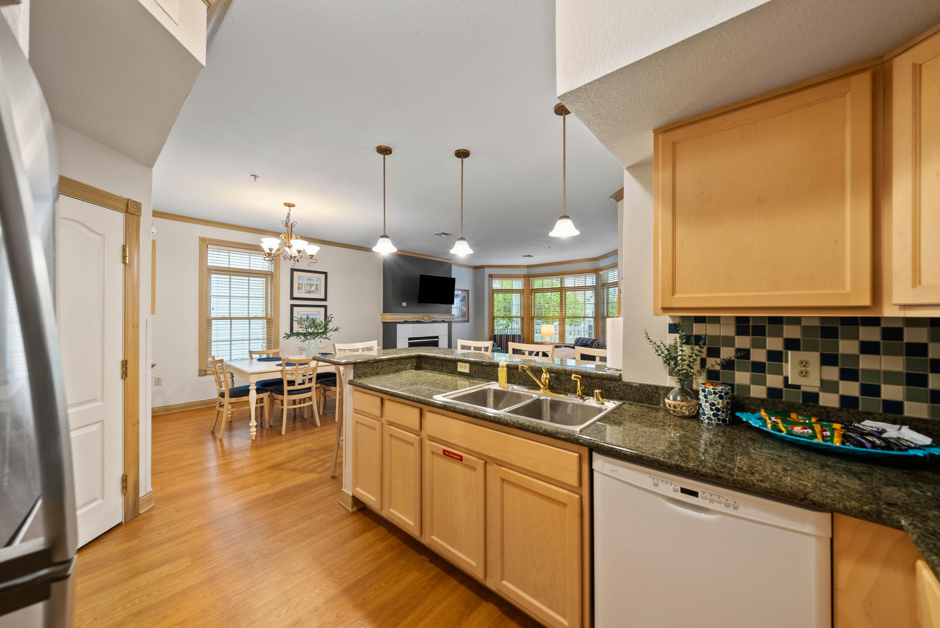 418 Beachfront Drive, Unit 7 Sheboygan, WI 53081 - Photo 4 of 25 Kitchen