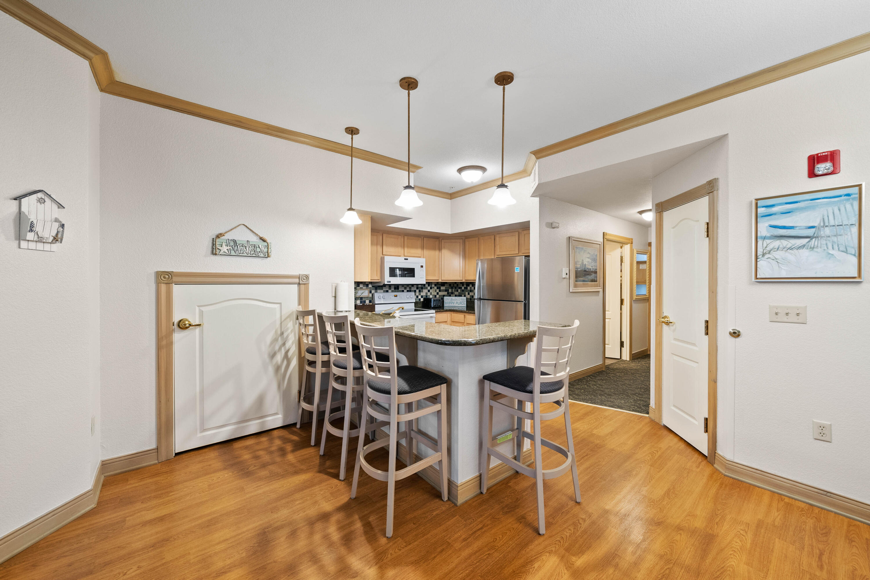 418 Beachfront Drive, Unit 7 Sheboygan, WI 53081 - Photo 5 of 25 Island Seating
