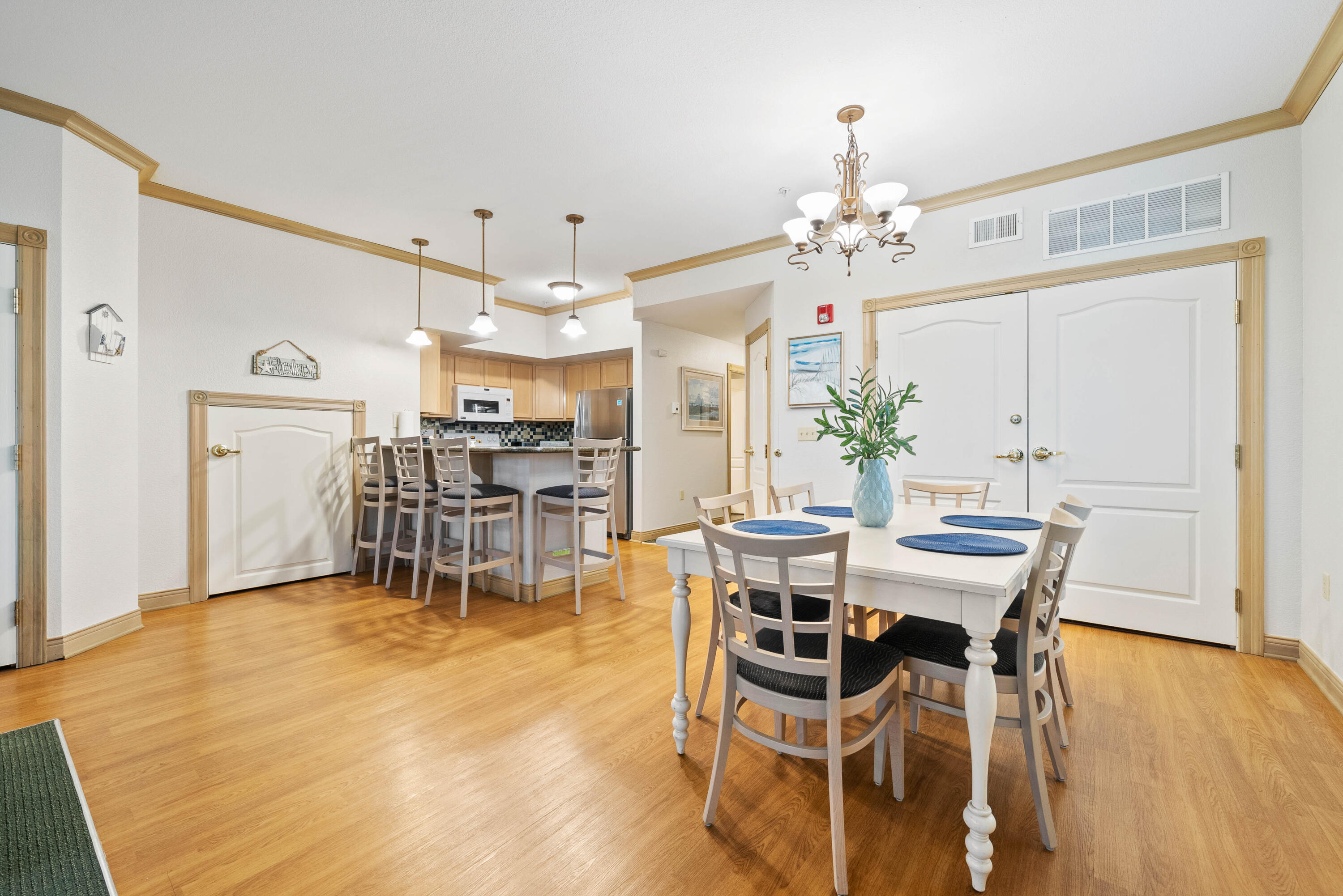 418 Beachfront Drive, Unit 7 Sheboygan, WI 53081 - Photo 7 of 25 Dining Area & Kitchen