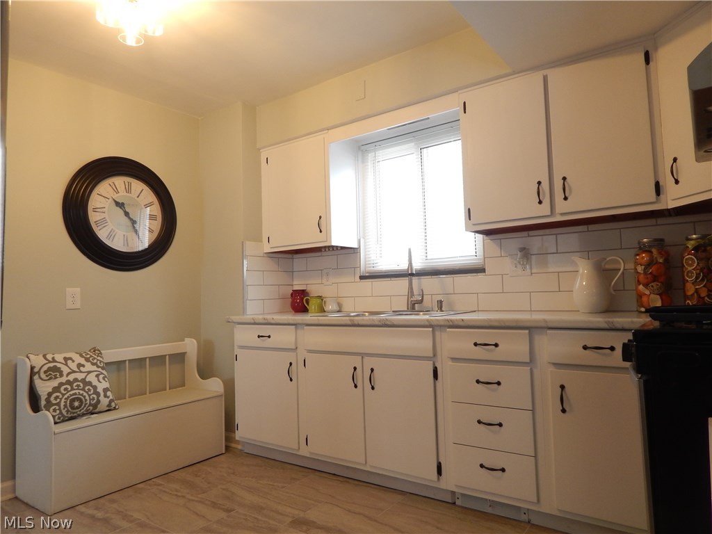 7918 Jameson Road Parma, OH 44129 - Photo 3 of 23