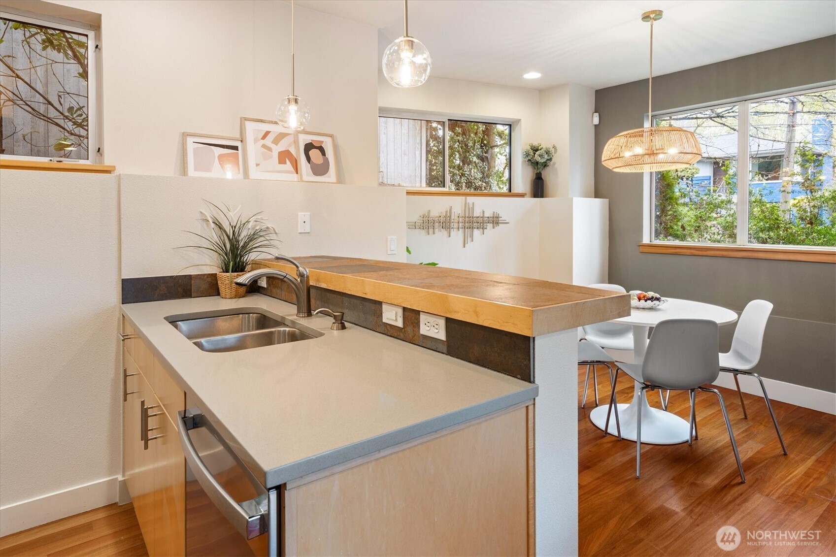 2363 South McClellan Street Seattle, WA 98144 - Photo 10 of 34