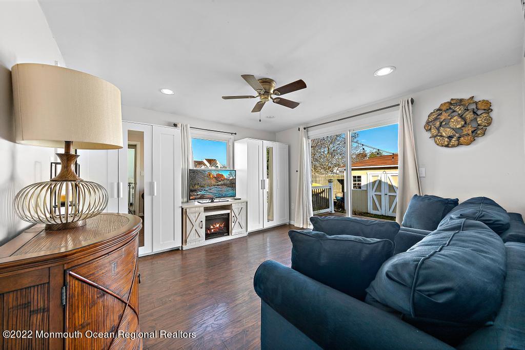 36 Cabana Drive Brick, NJ 08723 - Photo 30 of 42 a living room with furniture and a table