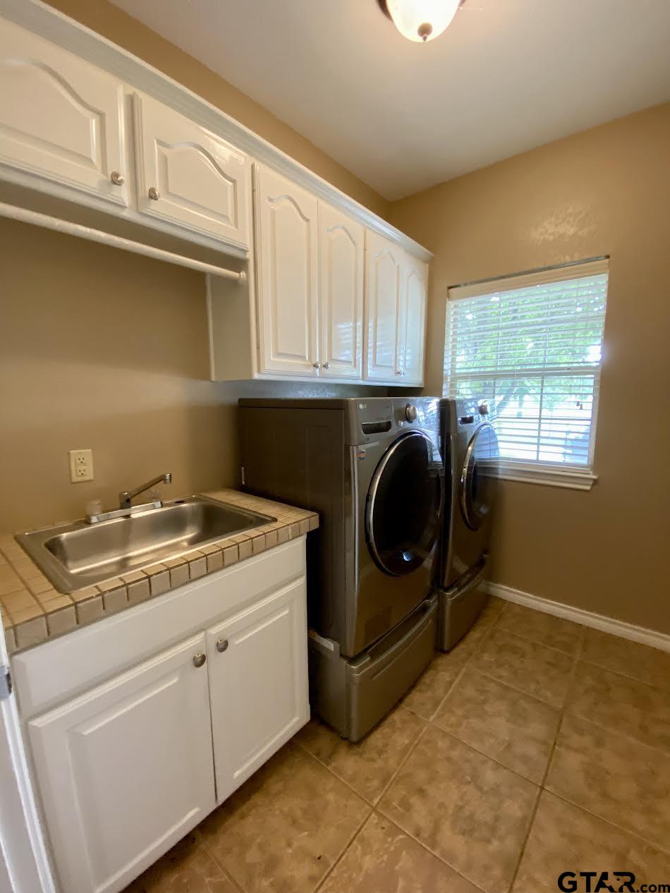 23120 Saddle Ridge Court Lindale, TX 75771 - Photo 27 of 37 a view of a kitchen with washer and dryer