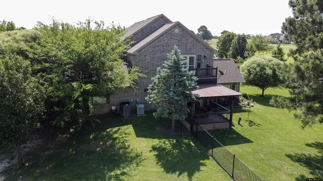a view of a garden with a house