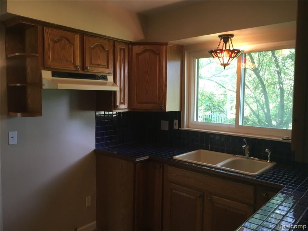14205 Merriman Road Livonia, MI 48154 - Photo 3 of 16 2016-08-26 11.26