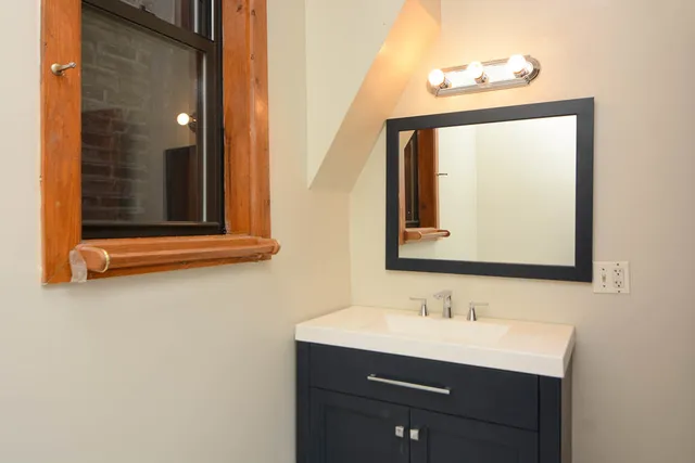 $2,600 | 2825 North Milwaukee Avenue, Unit 1, Chicago, IL 60618