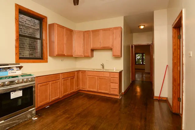 $2,600 | 2825 North Milwaukee Avenue, Unit 1, Chicago, IL 60618