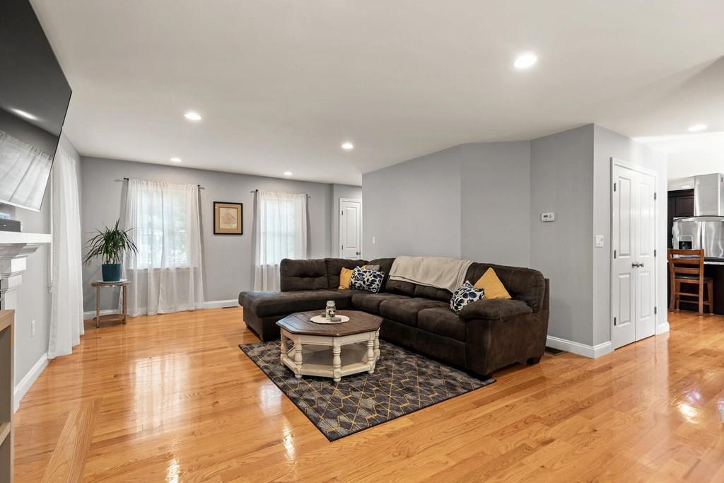 205 Allen Road Billerica, MA 01821 - Photo 5 of 32