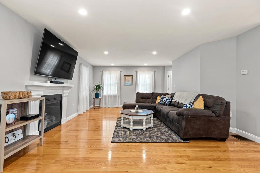205 Allen Road Billerica, MA 01821 - Photo 6 of 32