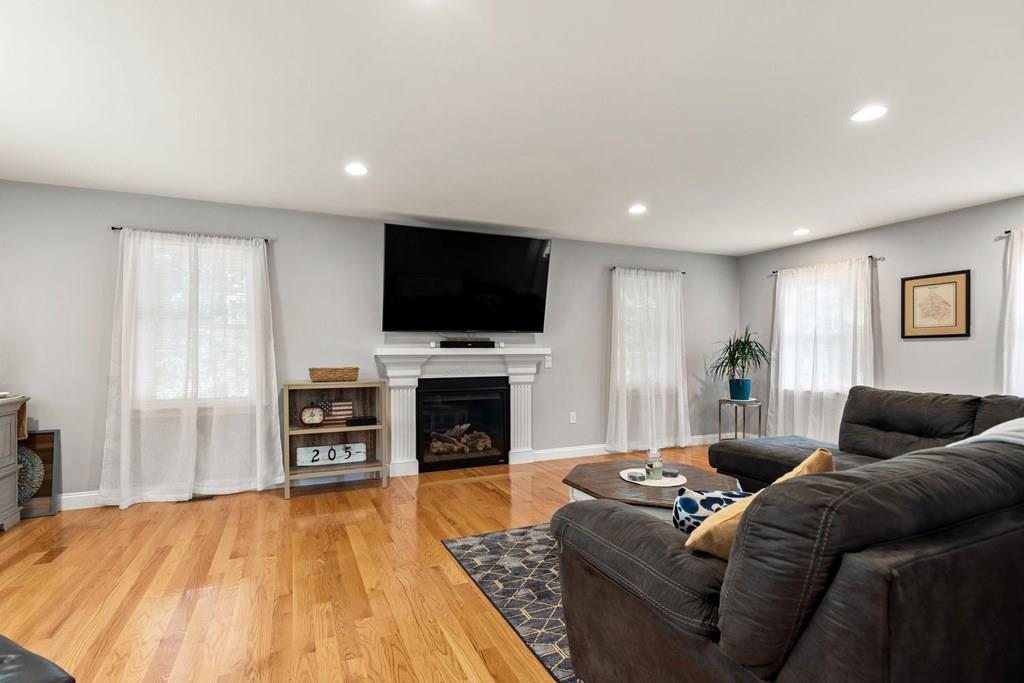 205 Allen Road Billerica, MA 01821 - Photo 7 of 32