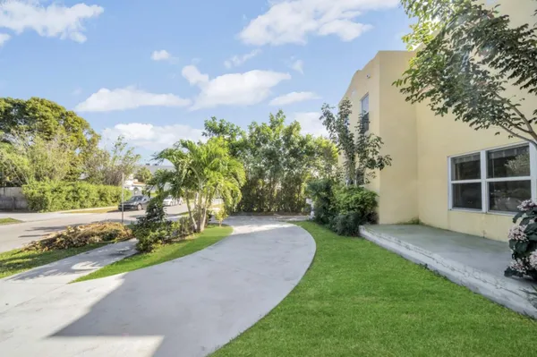 $2,950 | 420 Avenida Alegre, Unit 3, West Palm Beach, FL 33405