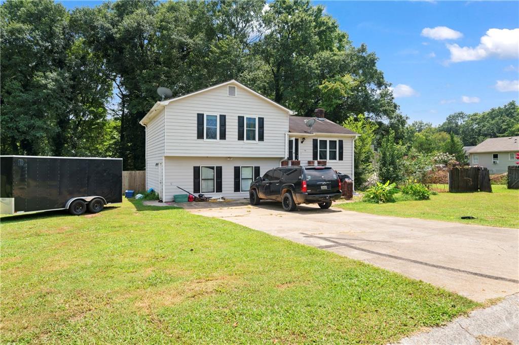 12 Setters Pointe Euharlee, GA 30145 - Photo 1 of 1 a front view of a house with a yard and garage