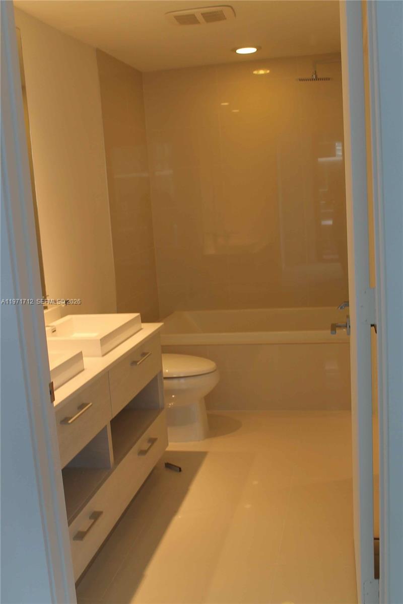 45 Southwest 9th Street, Unit 2807 Miami, FL 33130 - Photo 15 of 43