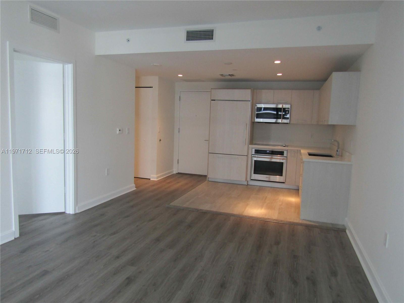 45 Southwest 9th Street, Unit 2807 Miami, FL 33130 - Photo 3 of 43