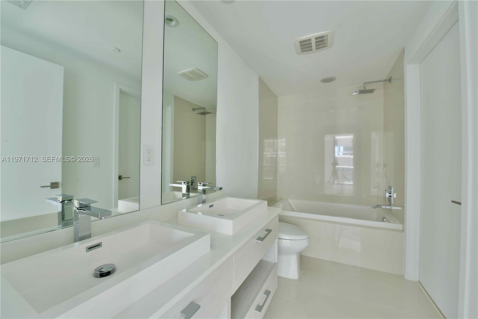 45 Southwest 9th Street, Unit 2807 Miami, FL 33130 - Photo 34 of 43