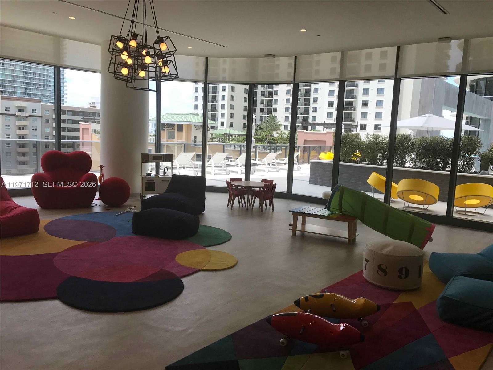 45 Southwest 9th Street, Unit 2807 Miami, FL 33130 - Photo 41 of 43