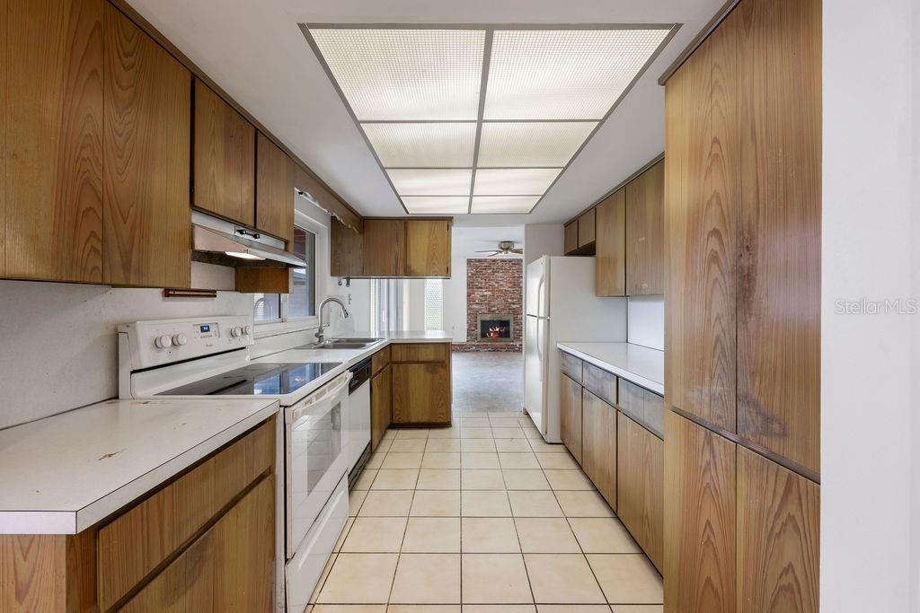 541 London Road Winter Park, FL 32792 - Photo 10 of 31 Kitchen