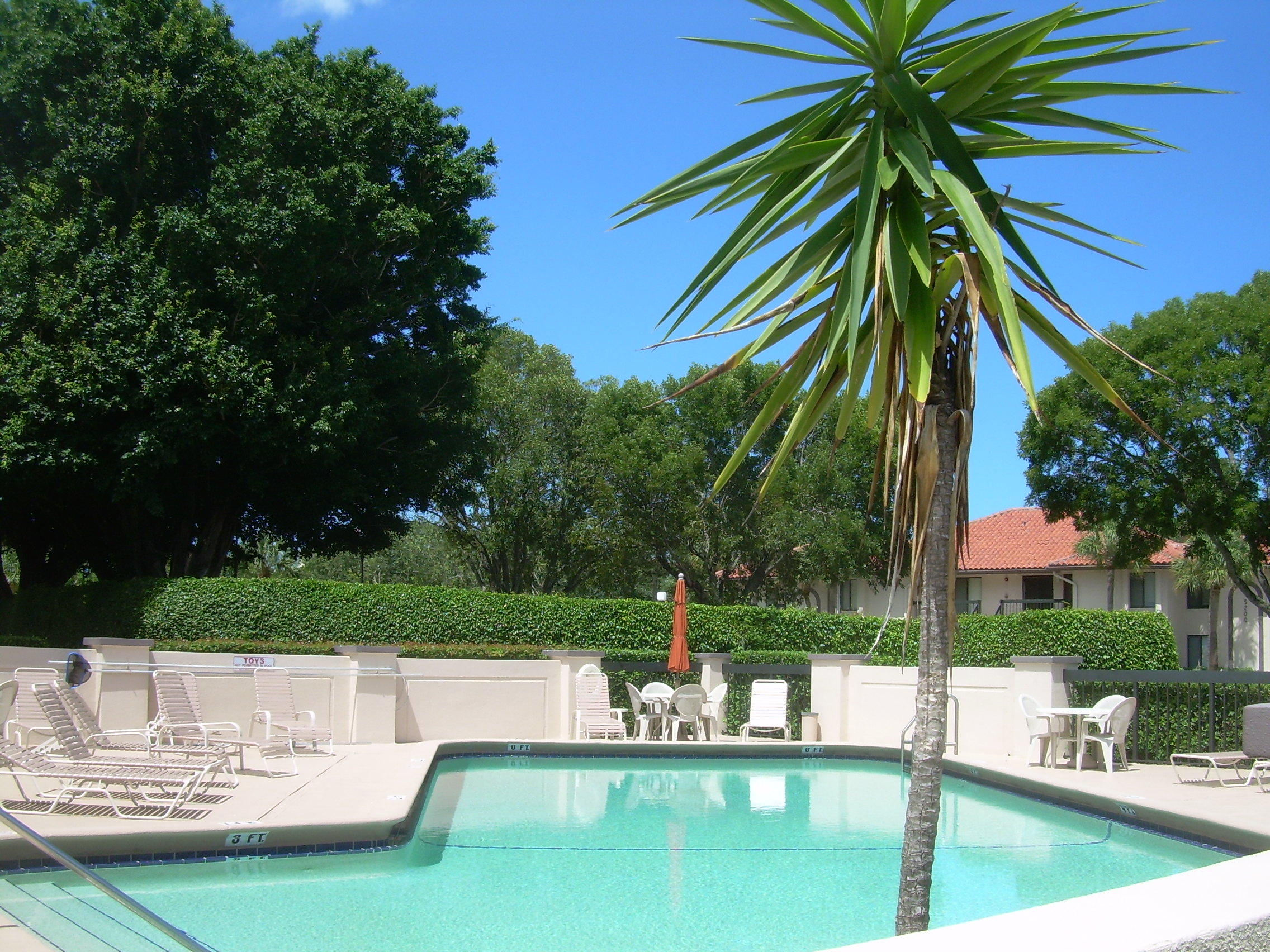 400 Club Circle, Unit 108 Boca Raton, FL 33487 - Photo 2 of 19 Community Pool