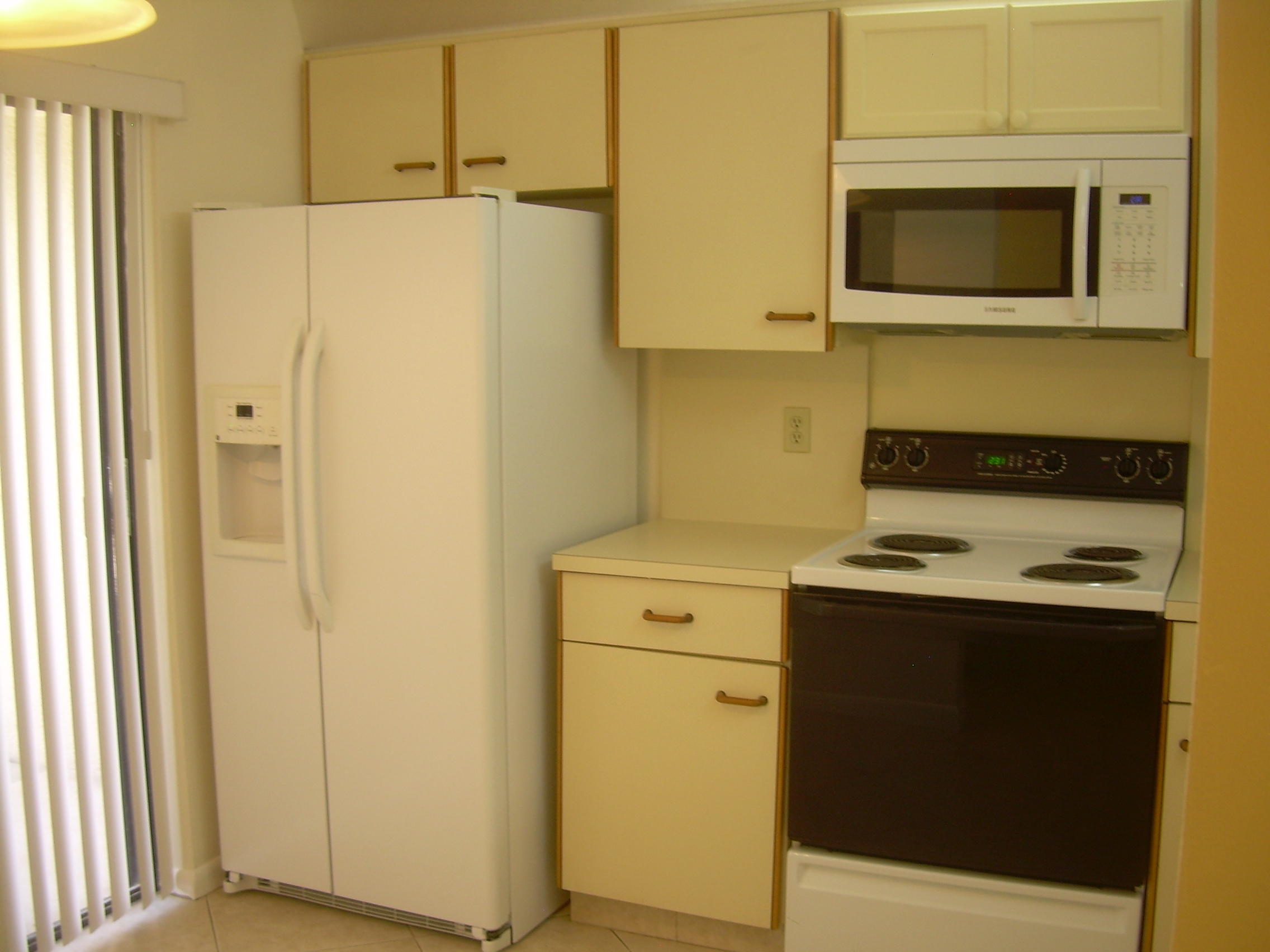 400 Club Circle, Unit 108 Boca Raton, FL 33487 - Photo 6 of 19 Kitchen