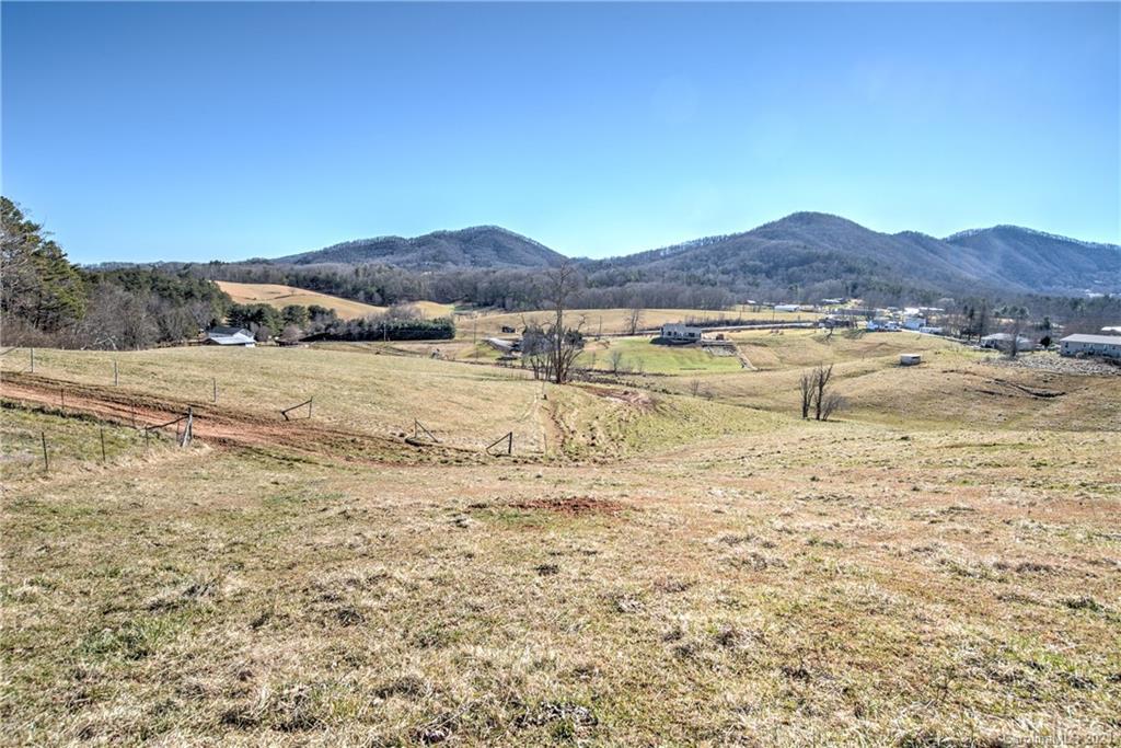 518 Old Newfound Road Leicester, NC 28748 - Photo 7 of 11 a view of an ocean and a mountain