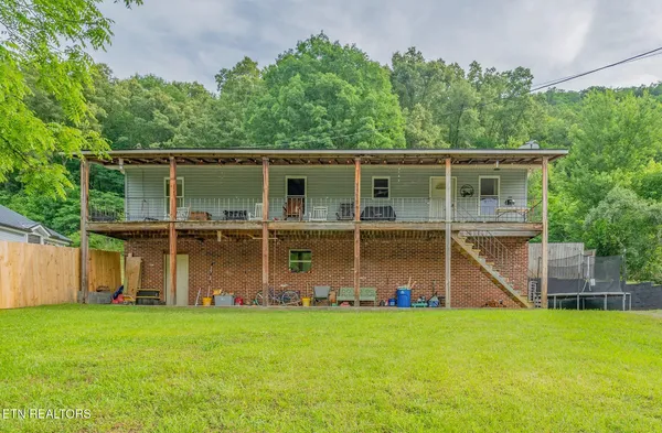 $200,000 | 222 Walden Avenue, Oliver Springs, TN 37840