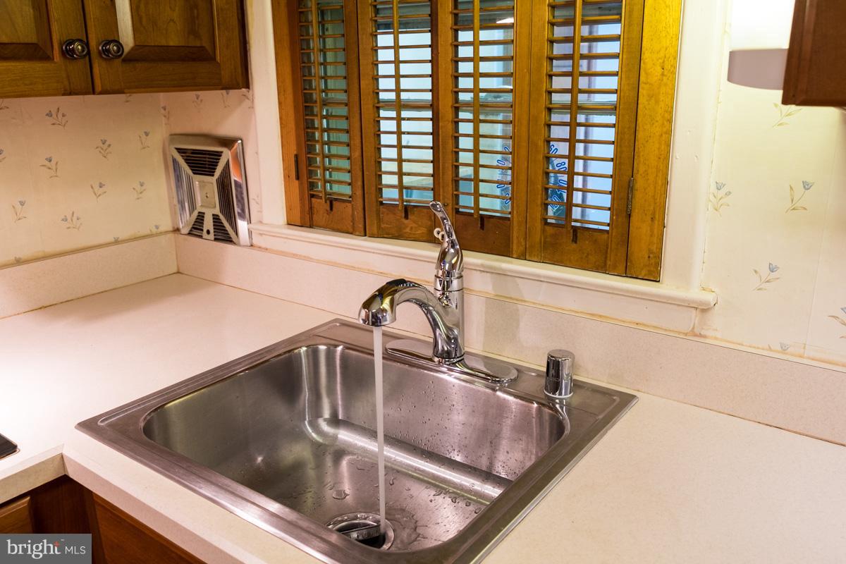 1204 Brixton Road Baltimore, MD 21239 - Photo 8 of 26 Kitchen