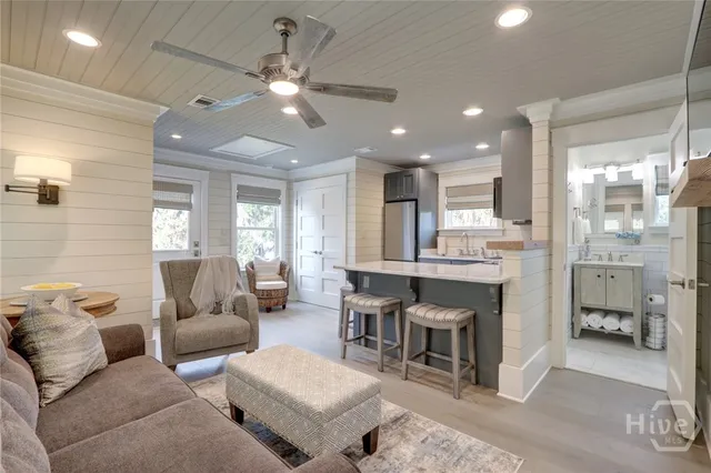 $2,500 | 1320 Wilmington Island Road, Savannah, GA 31410