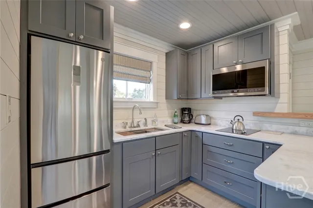 $2,500 | 1320 Wilmington Island Road, Savannah, GA 31410