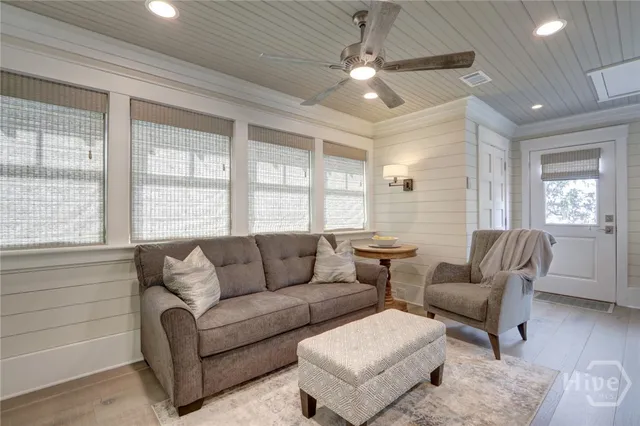 $2,500 | 1320 Wilmington Island Road, Savannah, GA 31410