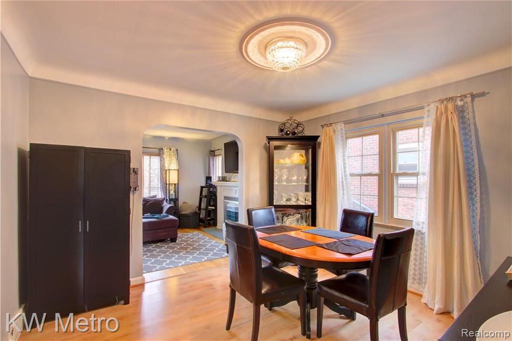 1800 Hampton Road Grosse Pointe Woods, MI 48236 - Photo 22 of 35