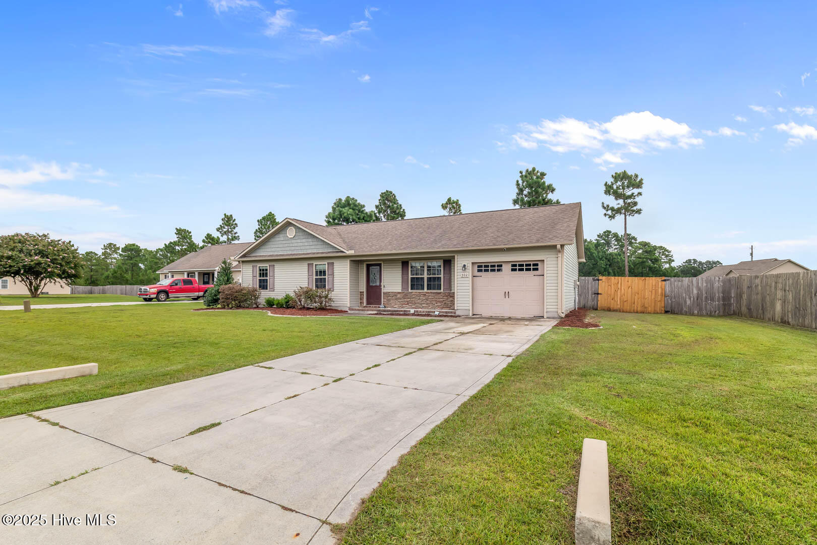 302 Basil Court Hubert, NC 28539 - Photo 4 of 37 4