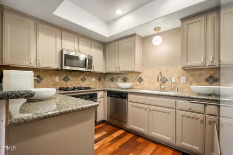 $849,800 | 616 South Wilton Place, Unit 203, Los Angeles, CA 90005