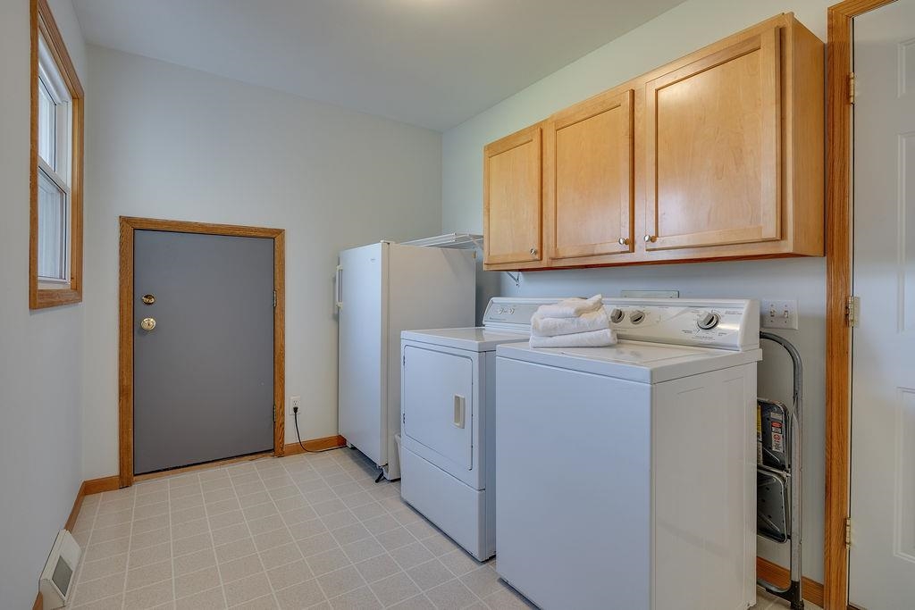 5442 Broken Bow Road Sun Prairie, WI 53590 - Photo 14 of 45