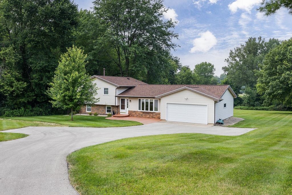 5442 Broken Bow Road Sun Prairie, WI 53590 - Photo 3 of 45