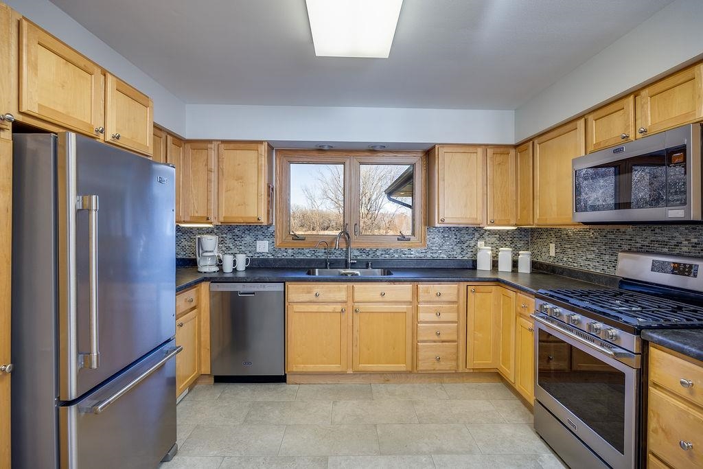 5442 Broken Bow Road Sun Prairie, WI 53590 - Photo 4 of 45