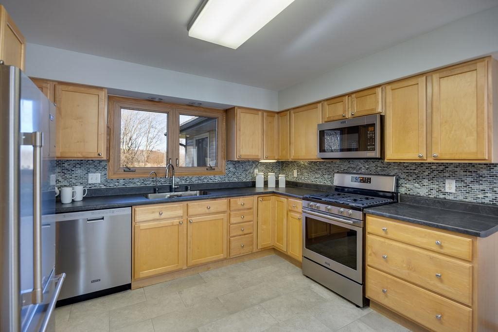 5442 Broken Bow Road Sun Prairie, WI 53590 - Photo 5 of 45