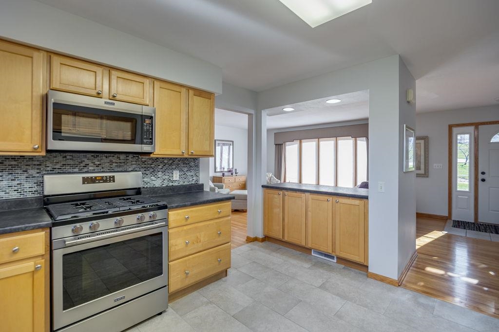 5442 Broken Bow Road Sun Prairie, WI 53590 - Photo 7 of 45