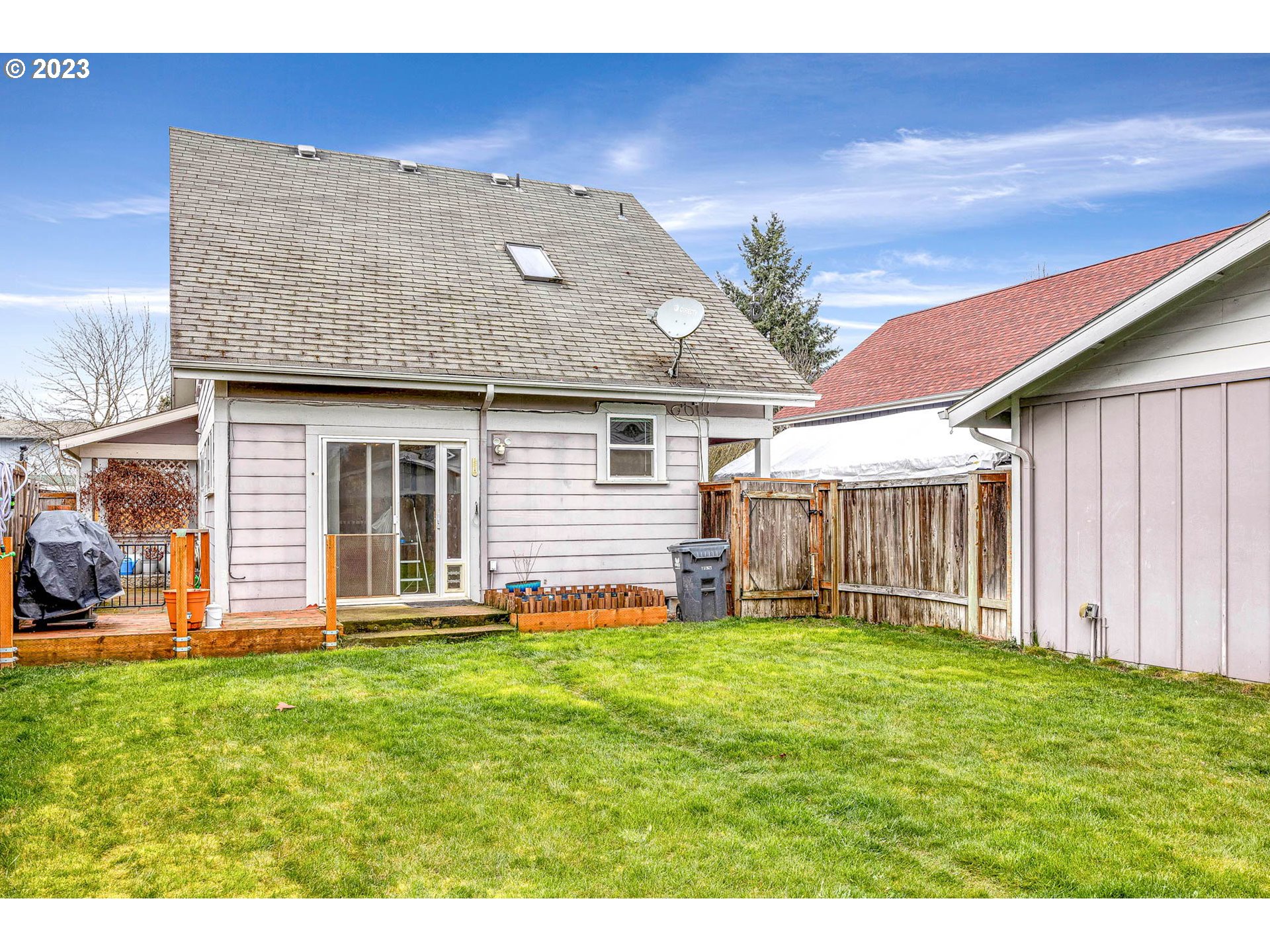 1709 Fairhaven Drive Springfield, OR 97477 - Photo 24 of 26 a front view of a house with a yard