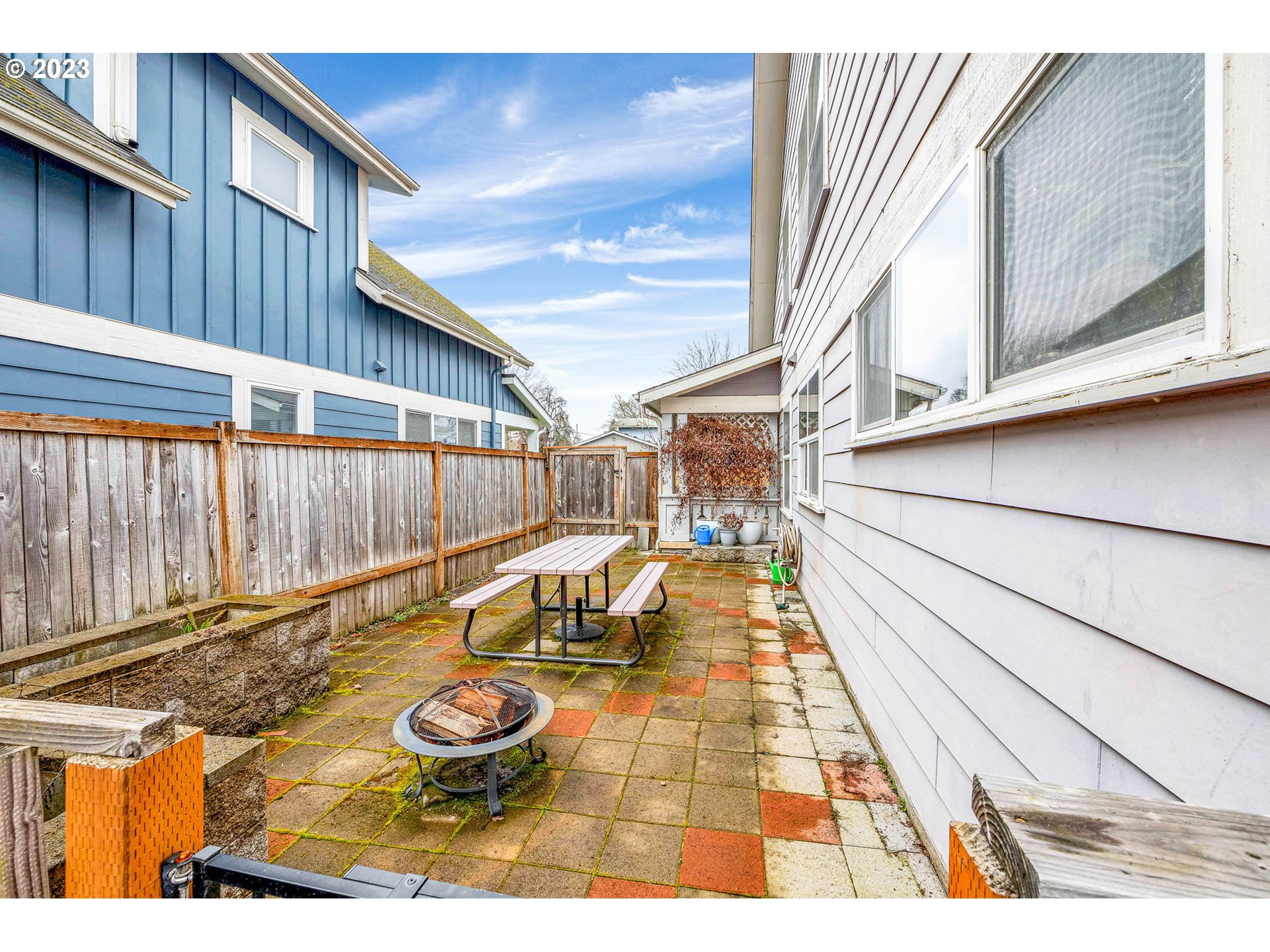 1709 Fairhaven Drive Springfield, OR 97477 - Photo 25 of 26 a view of a patio with table and chairs with wooden floor and fence