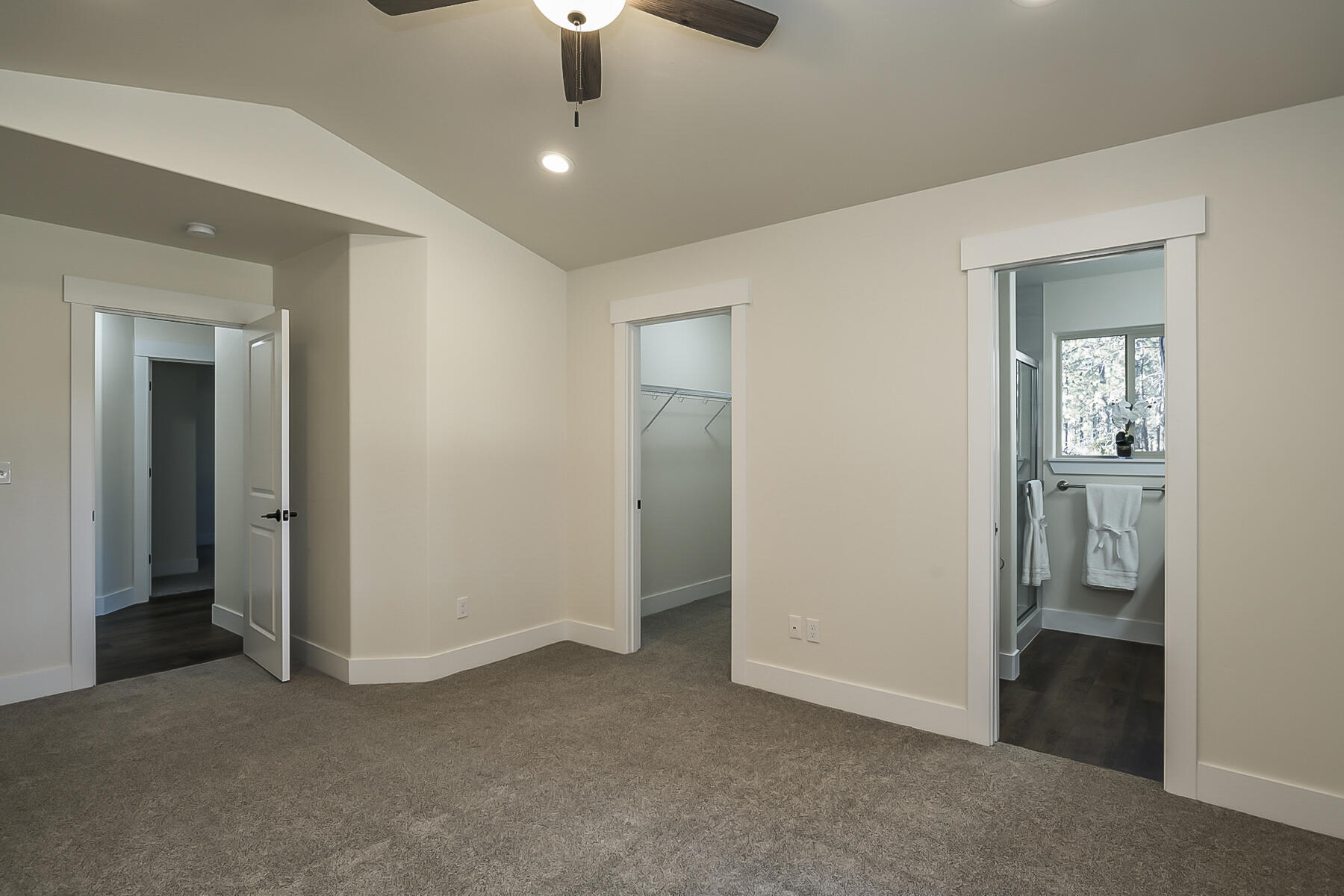 19220 Cherokee Road Bend, OR 97702 - Photo 14 of 25 wooden floor in an empty room and a bathroom