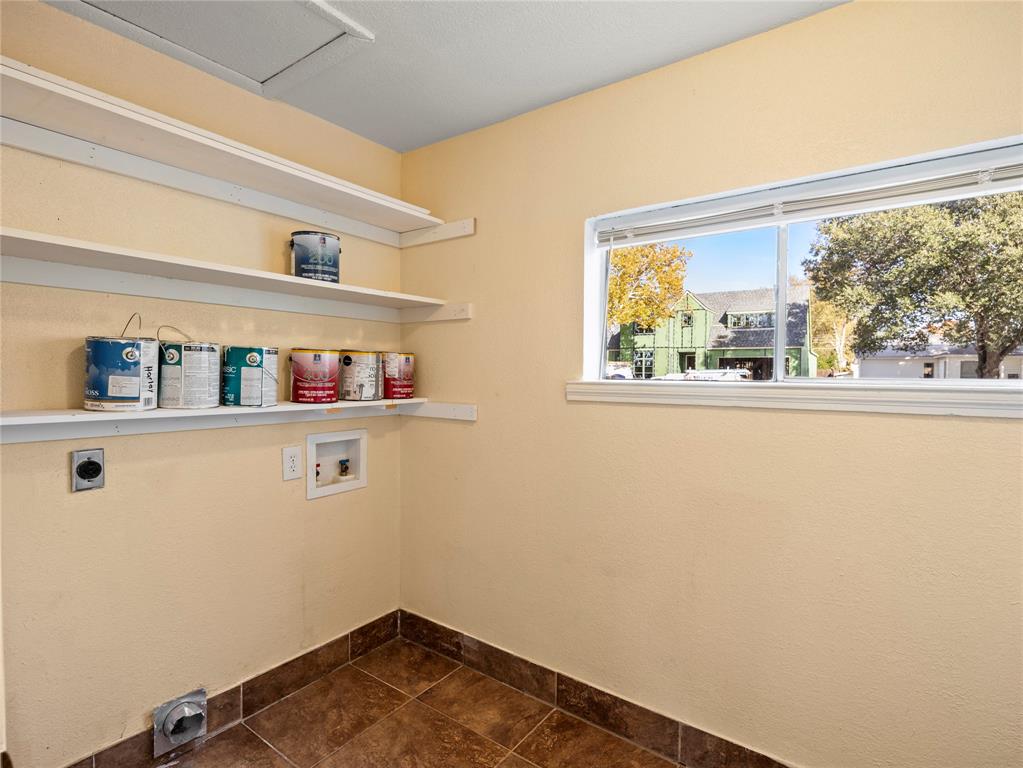 817 Edgefield Road Fort Worth, TX 76107 - Photo 13 of 15 Oversized utility room