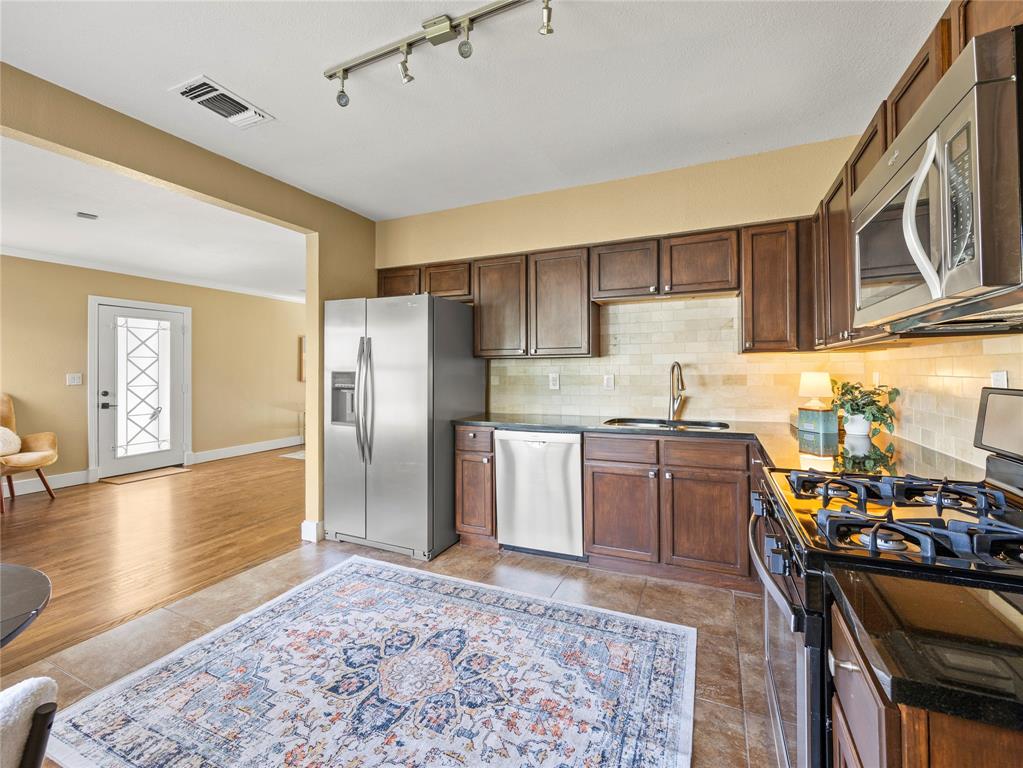 817 Edgefield Road Fort Worth, TX 76107 - Photo 2 of 15 Chef's kitchen with stainless steel appliances