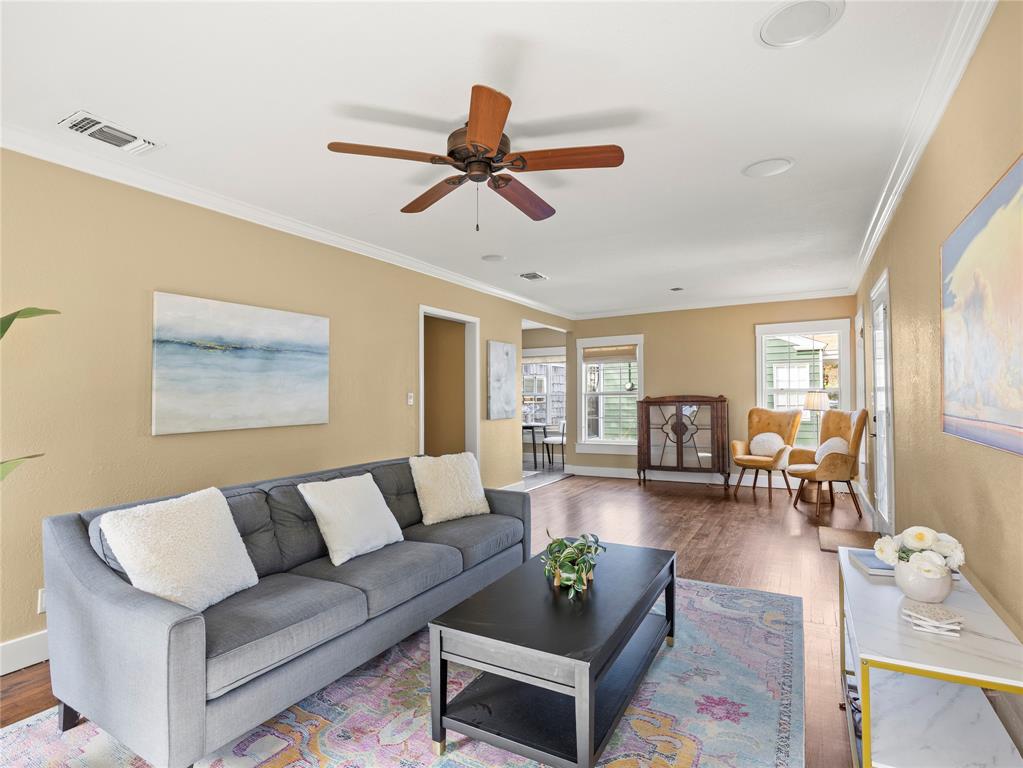 817 Edgefield Road Fort Worth, TX 76107 - Photo 7 of 15 Spacious living room with multiple seating areas