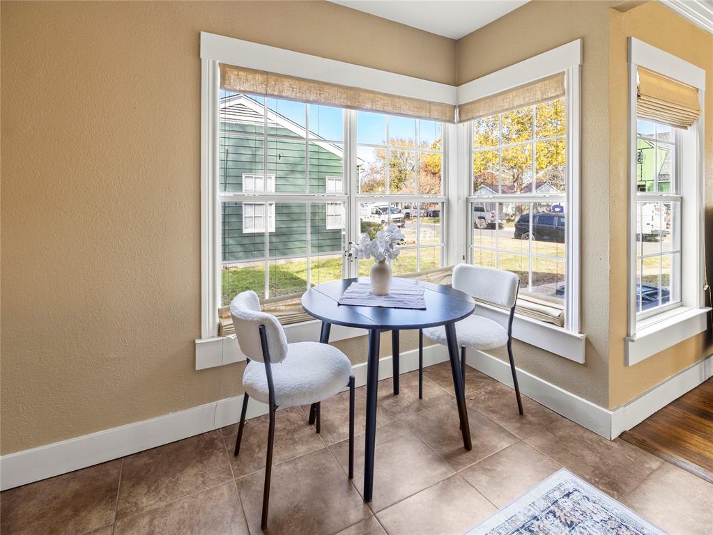 817 Edgefield Road Fort Worth, TX 76107 - Photo 9 of 15 Bright breakfast nook