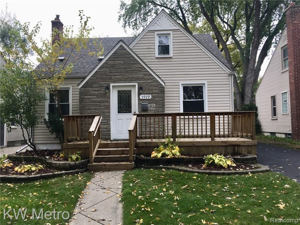 1919 Cambridge Road Berkley, MI 48072 - Photo 1 of 25